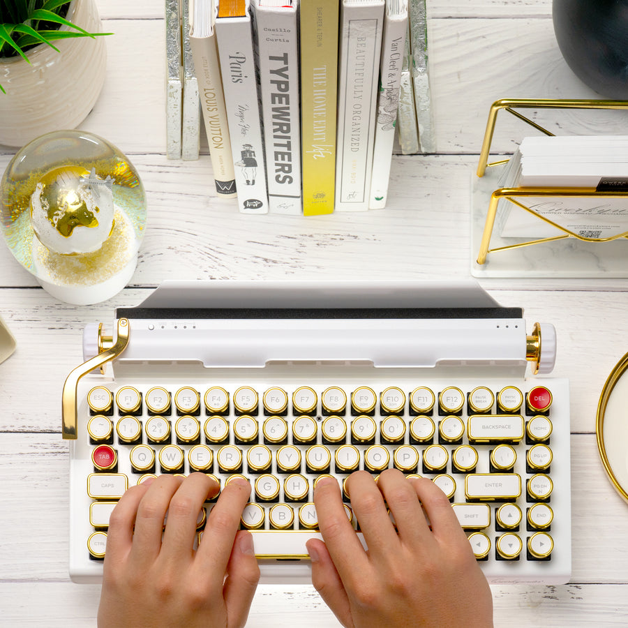 WHITE GOLD SIGNATURE QWERKYWRITER® US LAYOUT LIMITED RELEASE