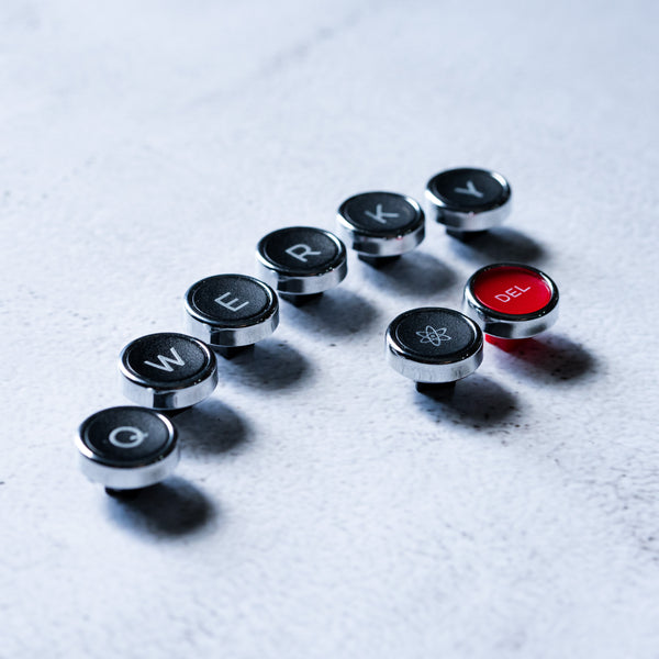 Replacement keycap 3 Replacement keycap 2